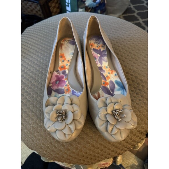 Boc Born Concepts Shoes Women 10M Slip On Flats Beige Tan Leather Comfort Flower - Picture 2 of 10